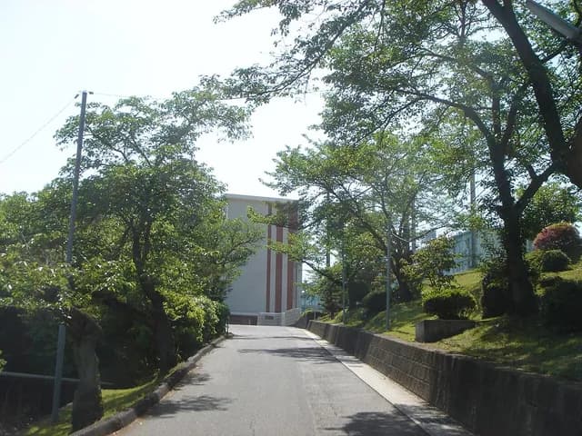 土岐商業高校の外観