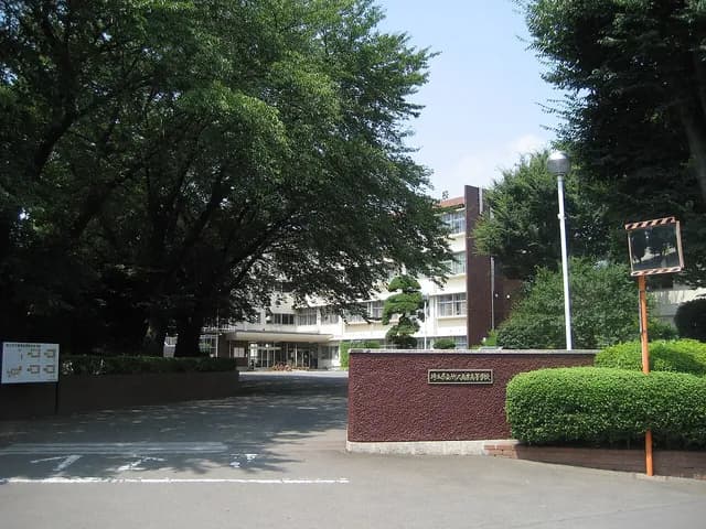 所沢商業高校の外観