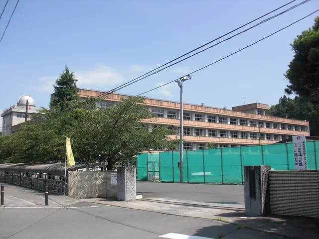登米高校の外観