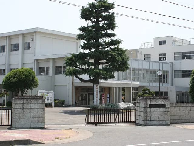 富岡実業高校の外観