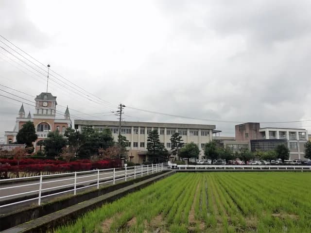砺波高校の外観