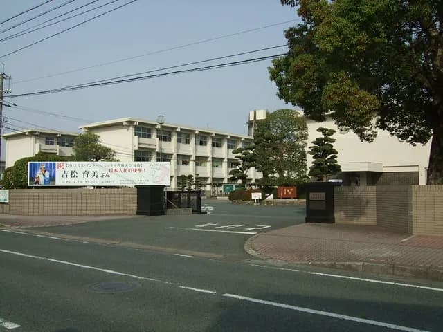 鳥栖高校の外観