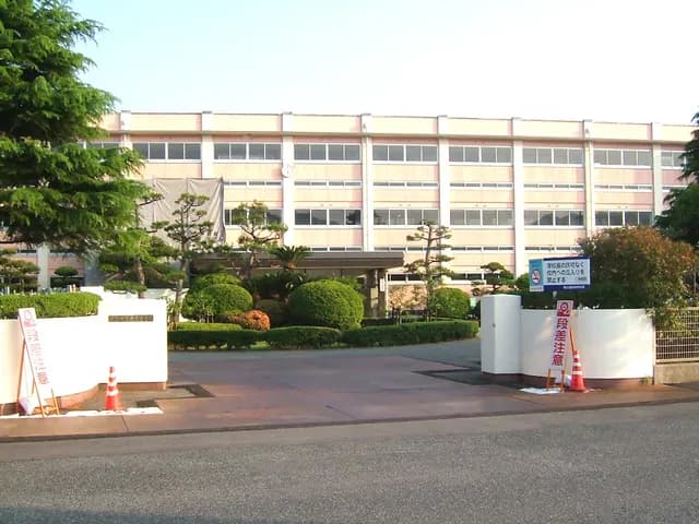 境高校の外観