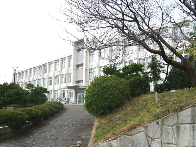 鳥取商業高校の外観