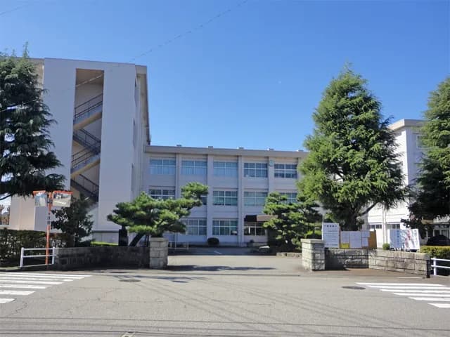 雄山高校の外観