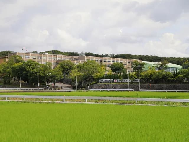 豊明高校の外観