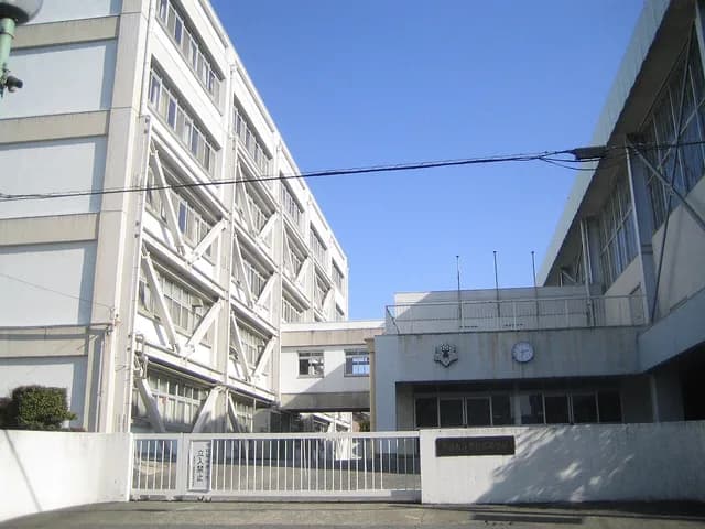 豊橋高校の外観