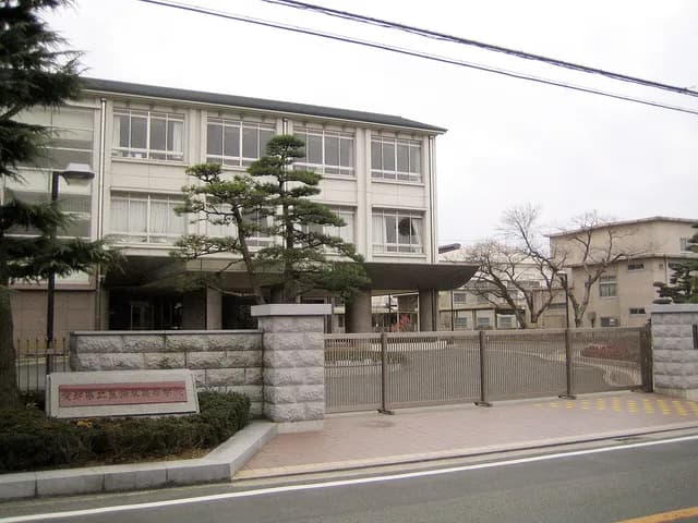 豊橋東高校の外観