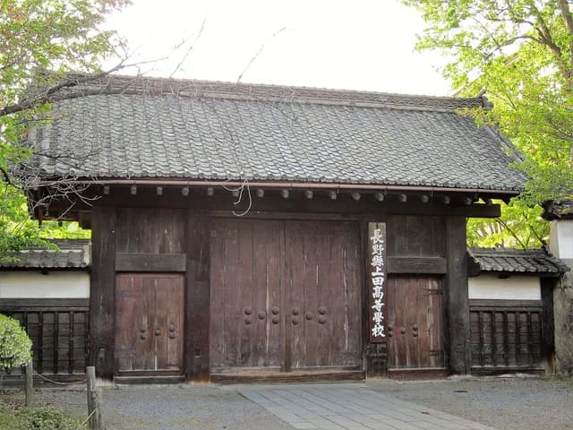 上田高校の外観