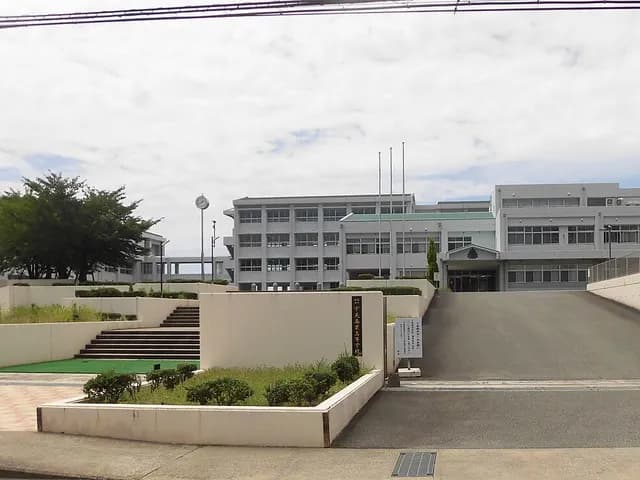 宇美商業高校の外観