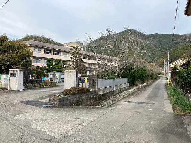 宇和島東高校津島分校の外観