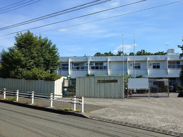 若葉総合高校の外観