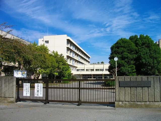 若松高校の外観