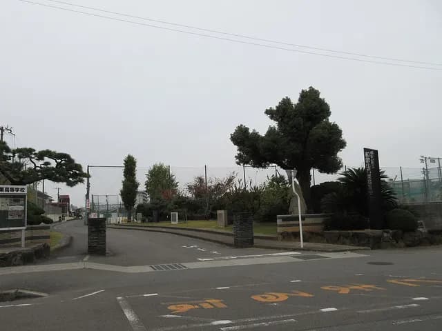 和歌山商業高校の外観