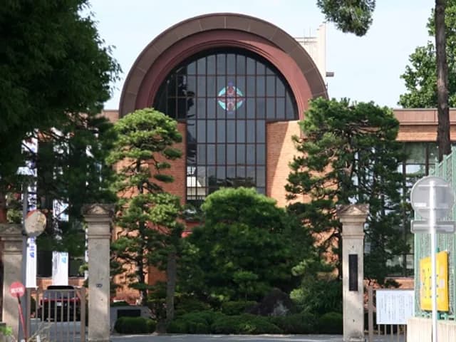山形東高校の外観