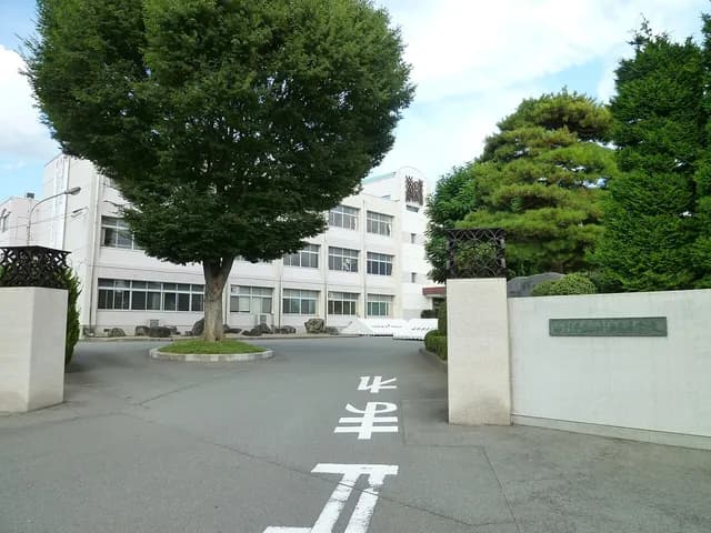 山形西高校の外観