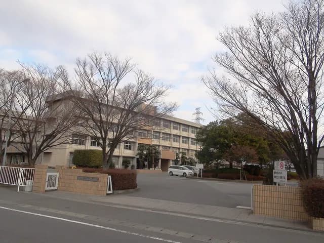 白根高校の外観