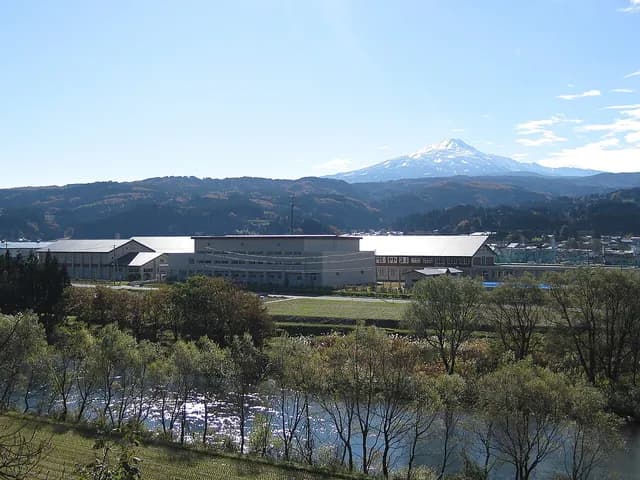 矢島高校の外観