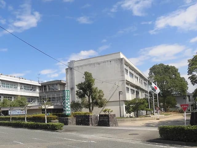 八代高校の外観