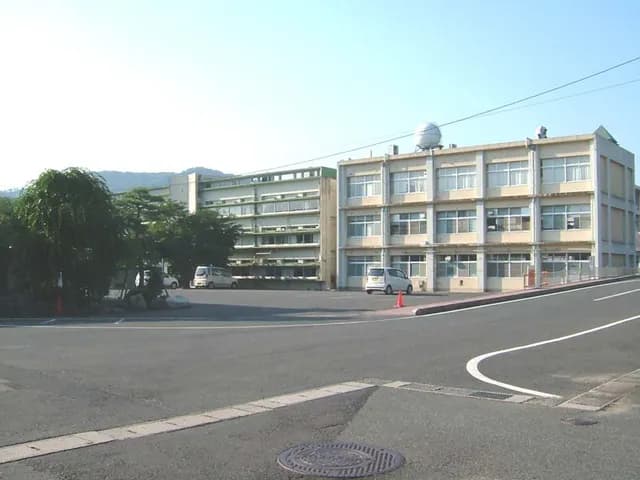 八頭高校の外観