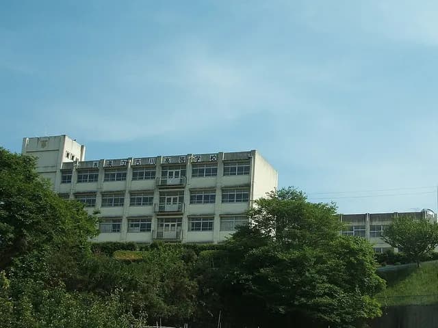 吉川高校の外観