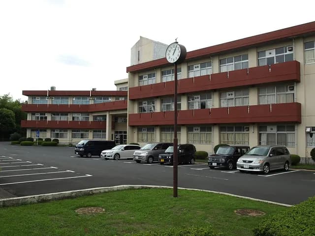 横浜旭陵高校の外観