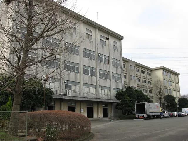 横浜明朋高校の外観