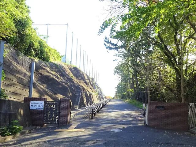 横浜立野高校の外観