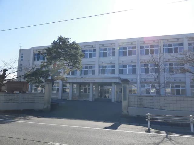 米沢東高校の外観