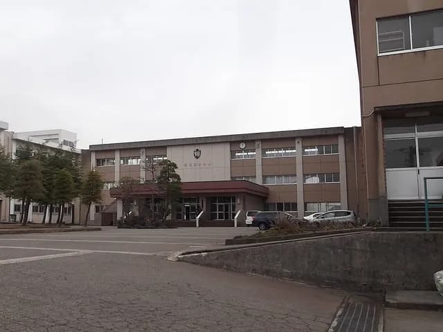 有恒高校の外観