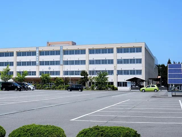 由利高校の外観