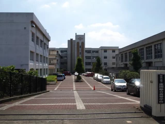 座間総合高校の外観