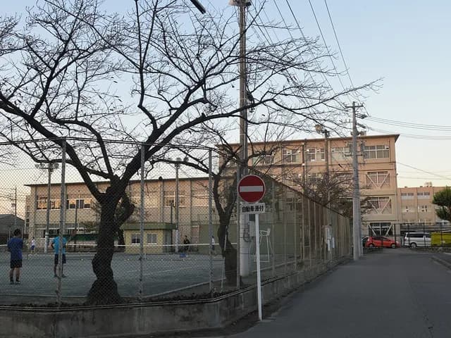 一宮商業高校の外観