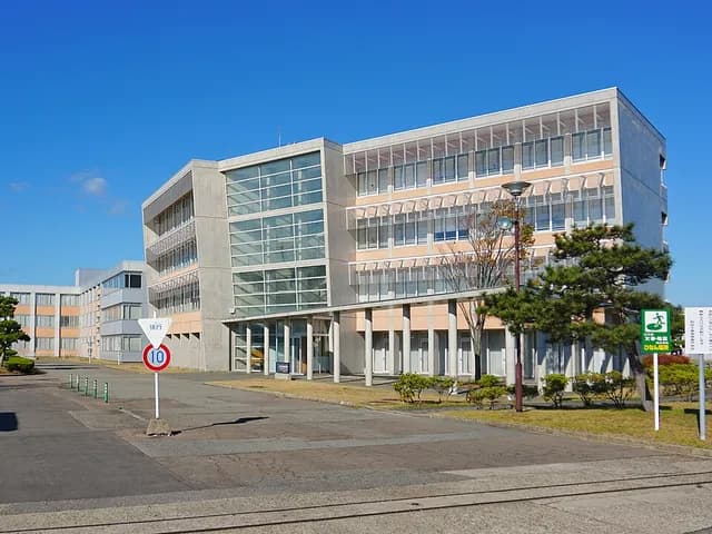 秋田工業高専の外観