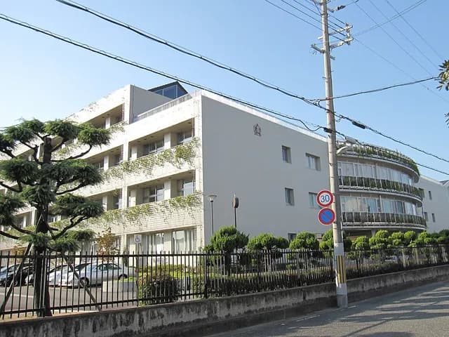 尼崎西高校の外観