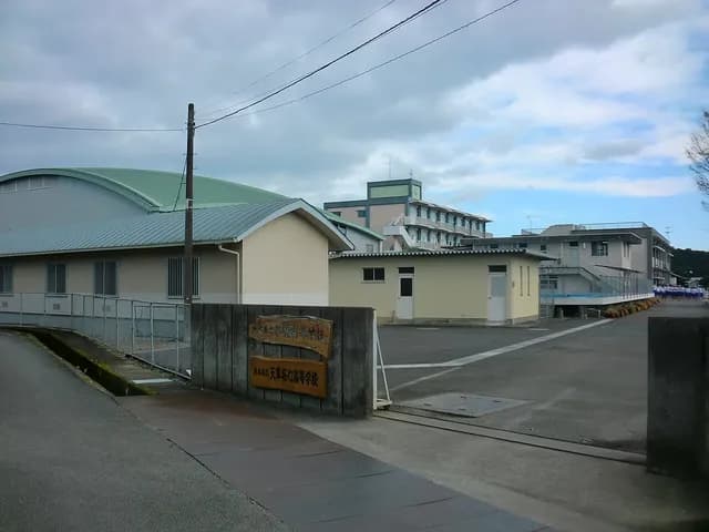 天草拓心高校の外観