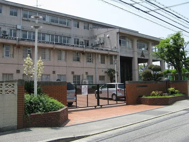 芦屋高校の外観
