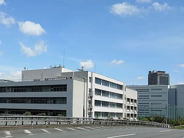 第三商業高校の外観