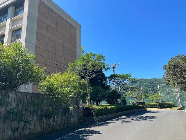 三崎高校の外観