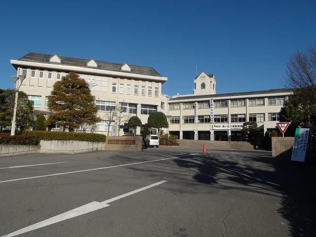 塩山高校の外観