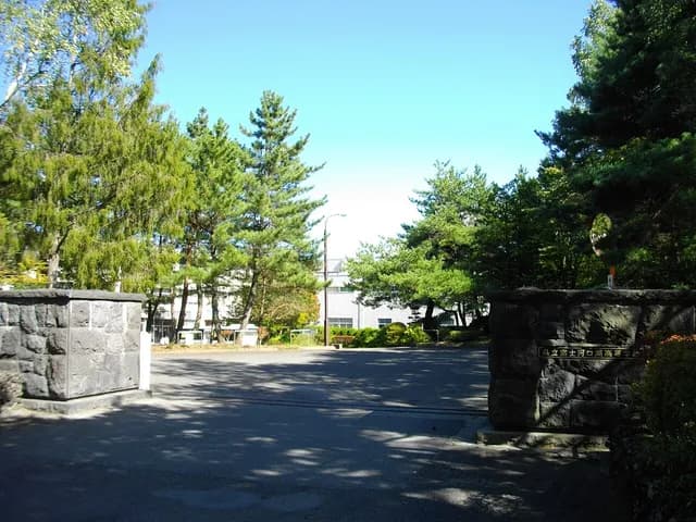 富士河口湖高校の外観