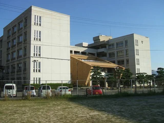 福山葦陽高校の外観