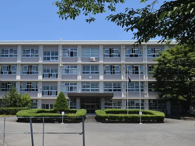 東濃高校の外観