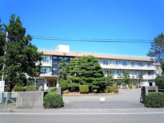 五泉高校の外観