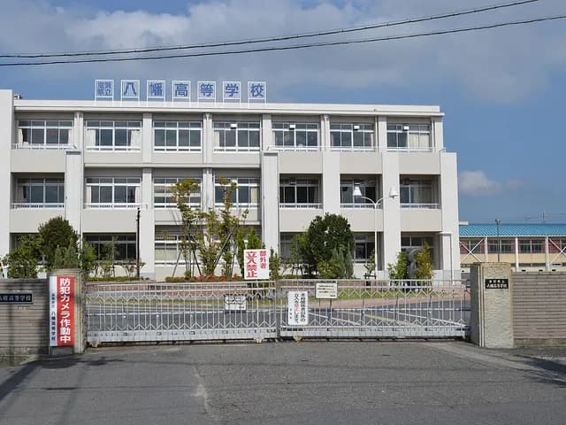 八幡高校の外観