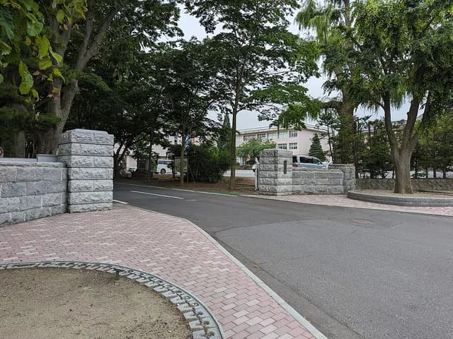 八戸高校の外観