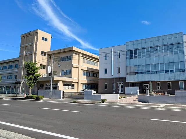 八戸工業高校の外観