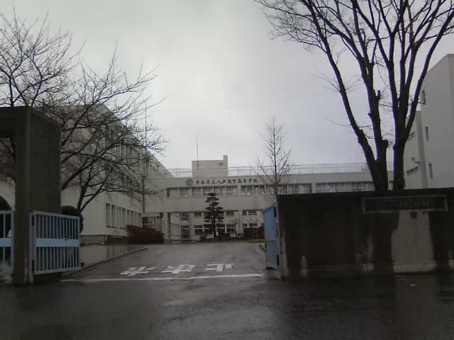 八戸商業高校の外観