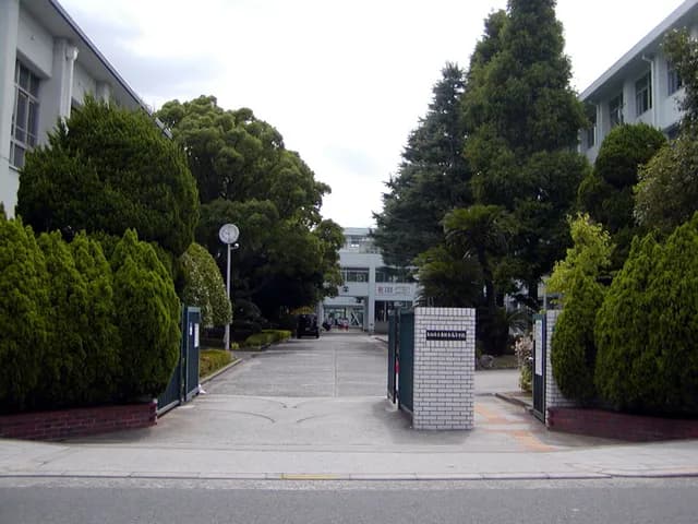 東住吉高校の外観