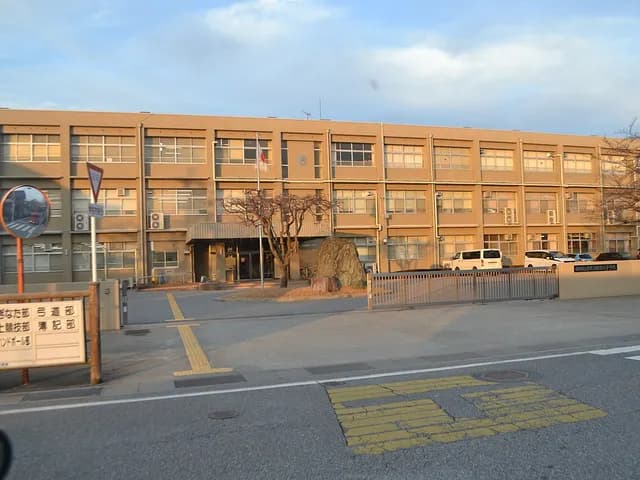 彦根翔西館高校の外観